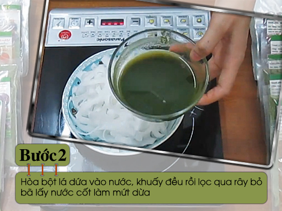 Cách làm món mứt dừa màu xanh lá dứa